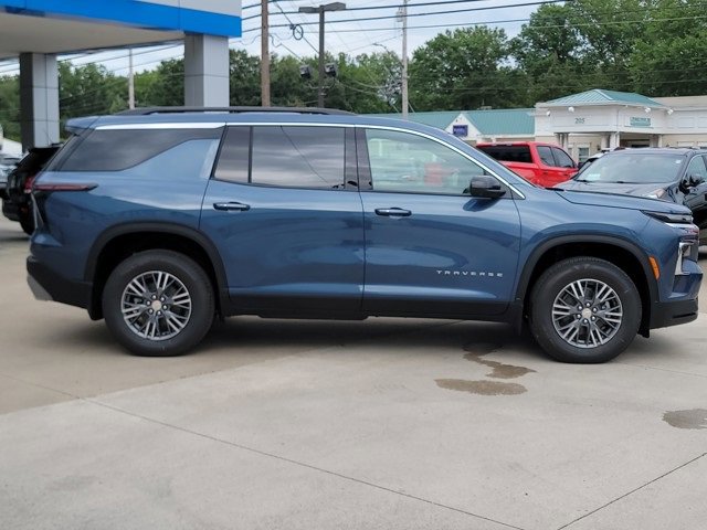 2026 Chevrolet Traverse photo 2