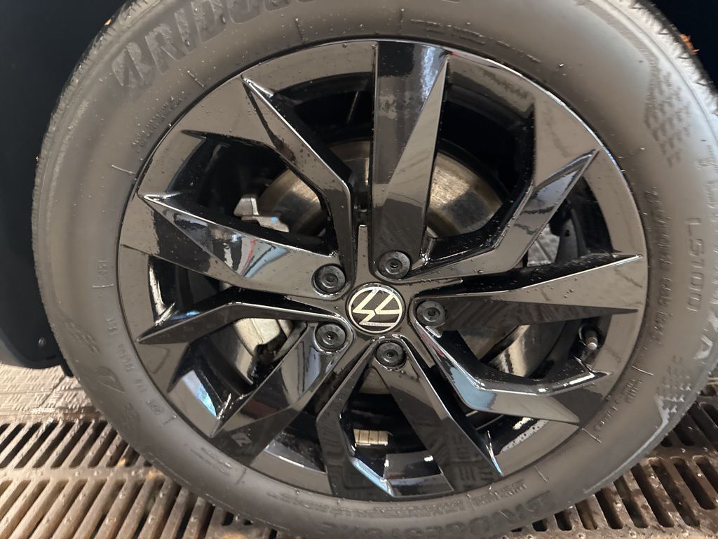 2022 Volkswagen Taos SE photo 4