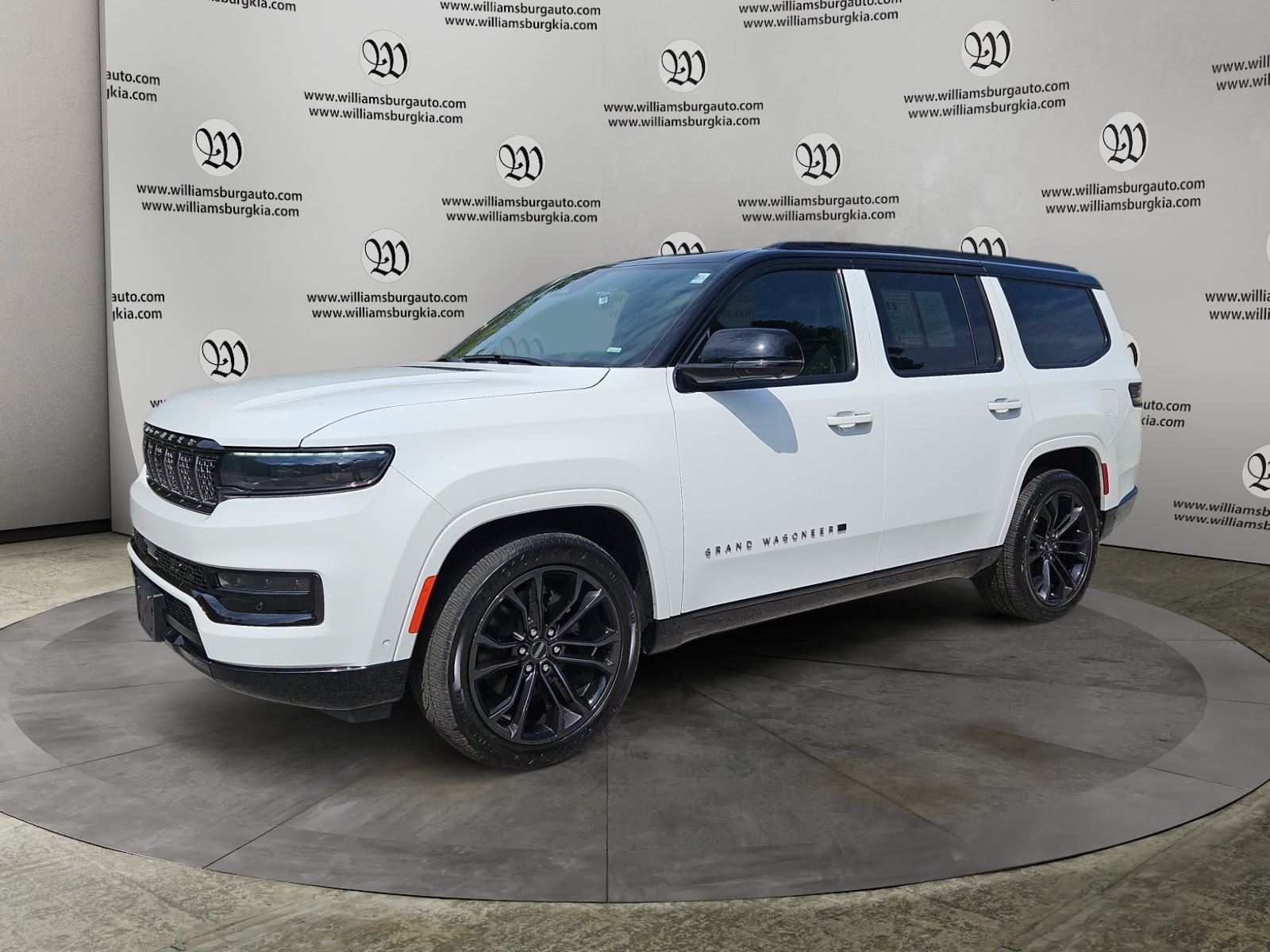 2024 Jeep Grand Wagoneer Series II's photo