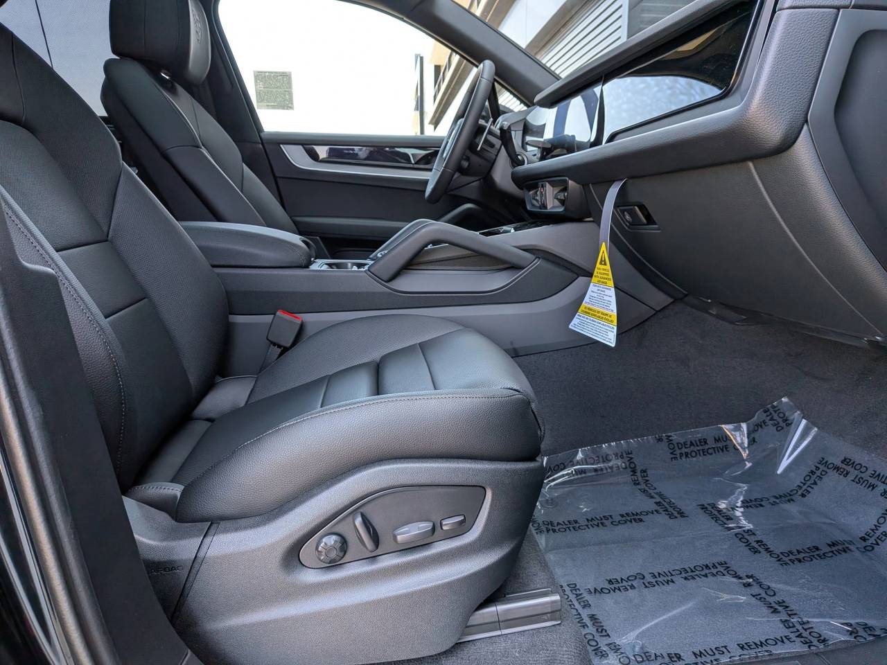 2025 Porsche Cayenne photo 23