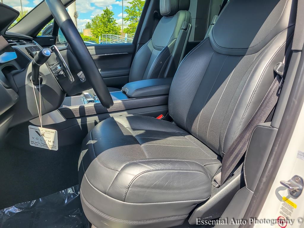 2023 Land Rover Range Rover SE photo 6