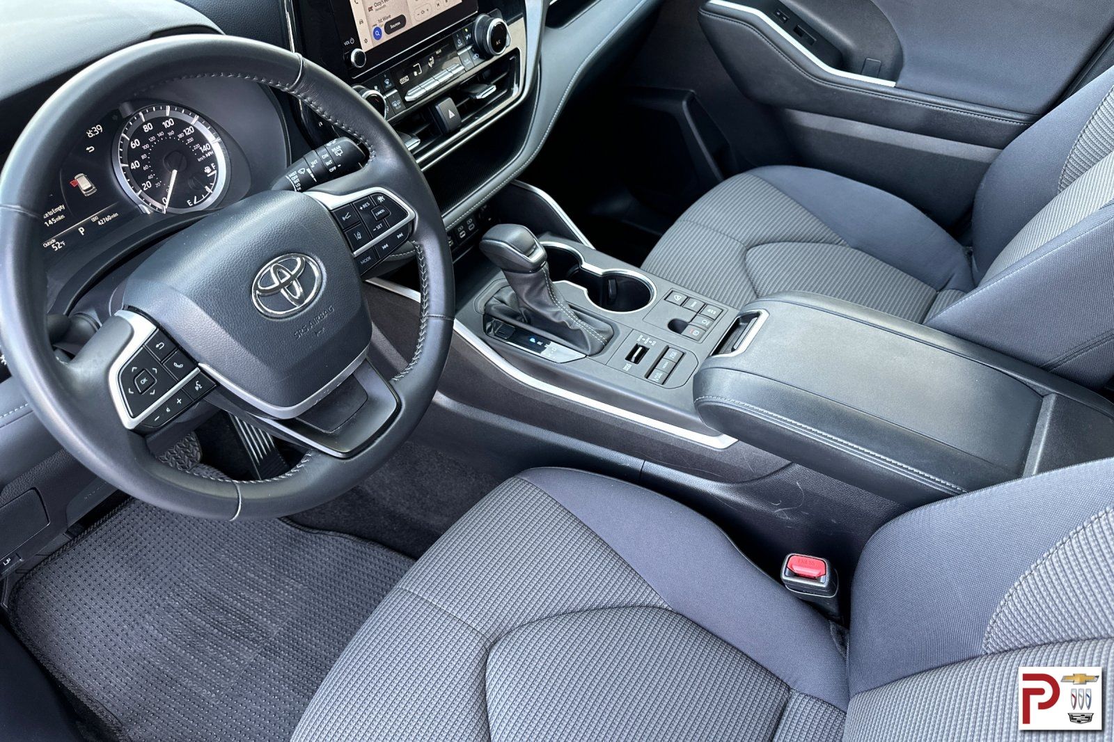 2024 Toyota Highlander LE photo 10
