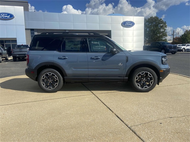 2025 Ford Bronco Sport Outer Banks photo 2