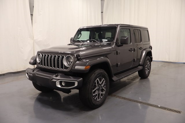 2025 Jeep Wrangler Sahara photo 4