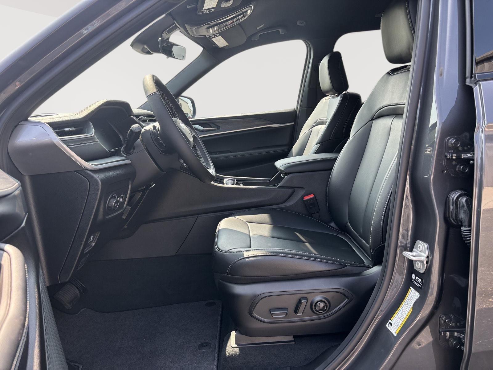 2025 Jeep Grand Cherokee Limited photo 16