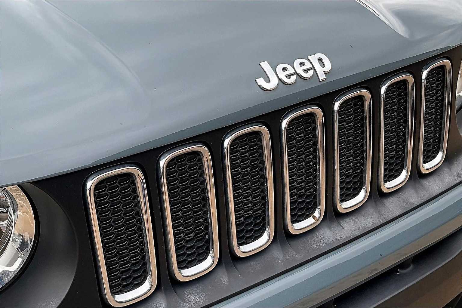 2017 Jeep Renegade Latitude North Edition photo 26