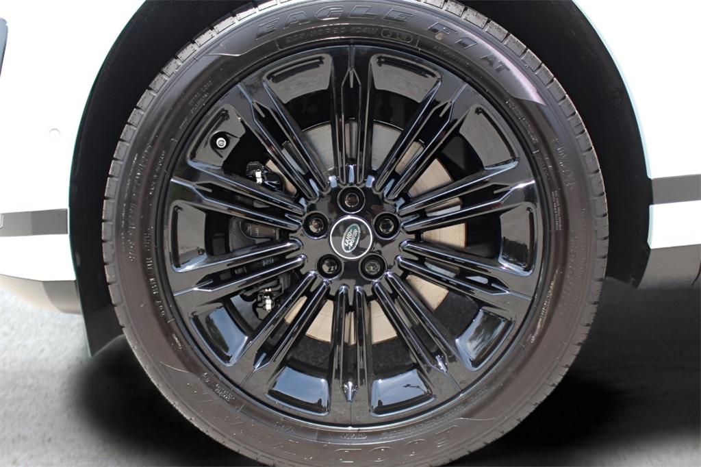 2026 Land Rover Range Rover Evoque S photo 8
