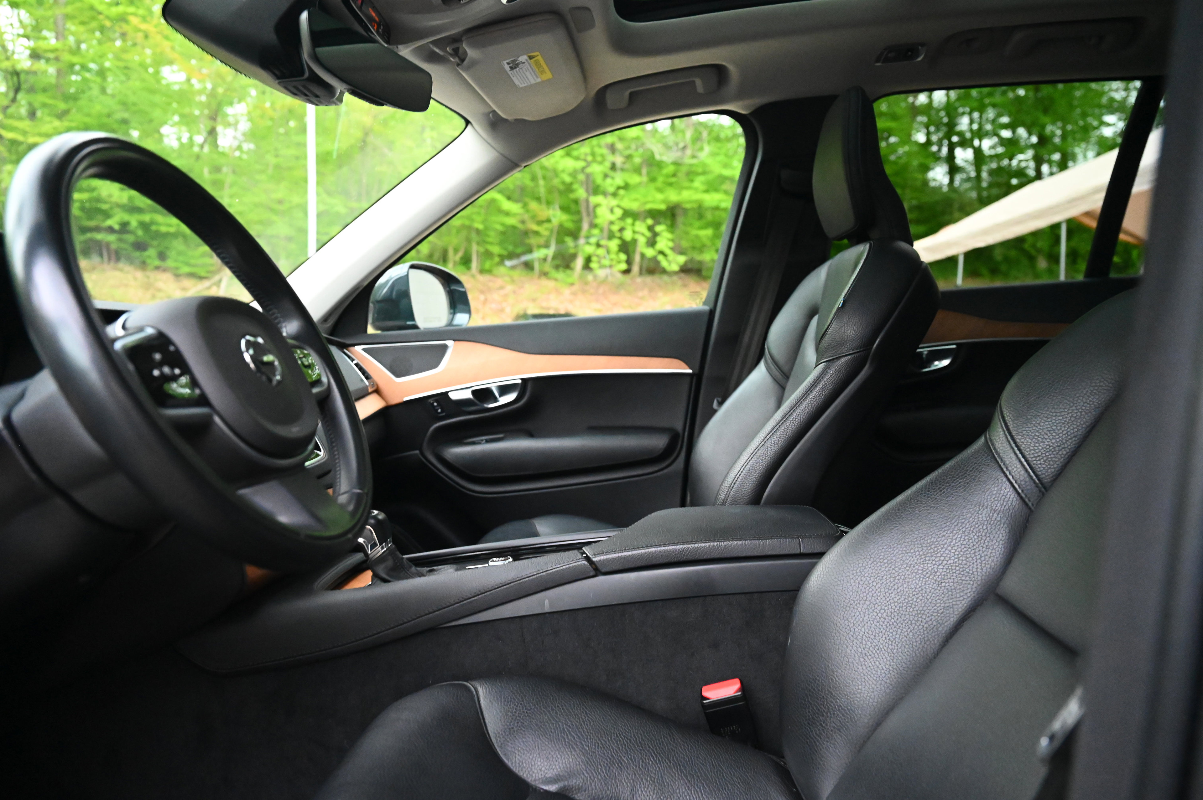 2022 Volvo XC90 T6 Momentum photo 27