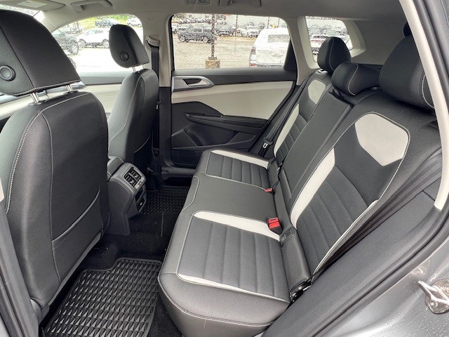 2025 Volkswagen Taos SEL photo 14