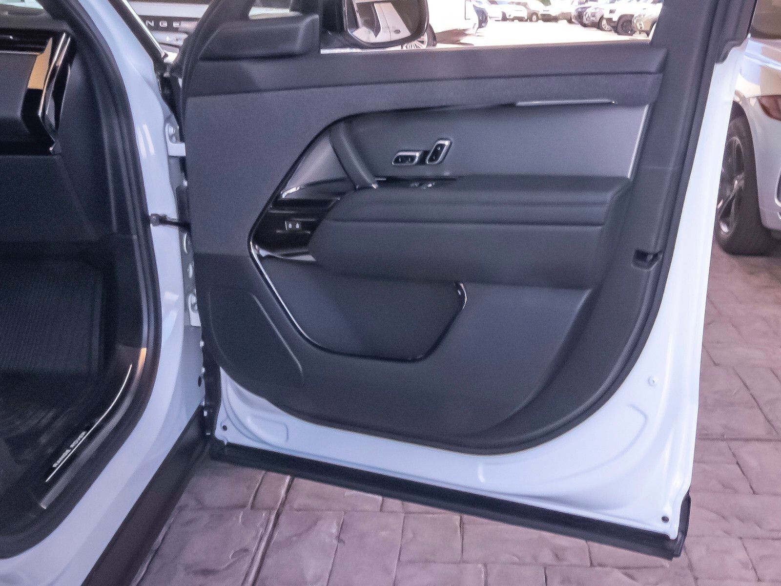 2025 Land Rover Range Rover Sport SE photo 37