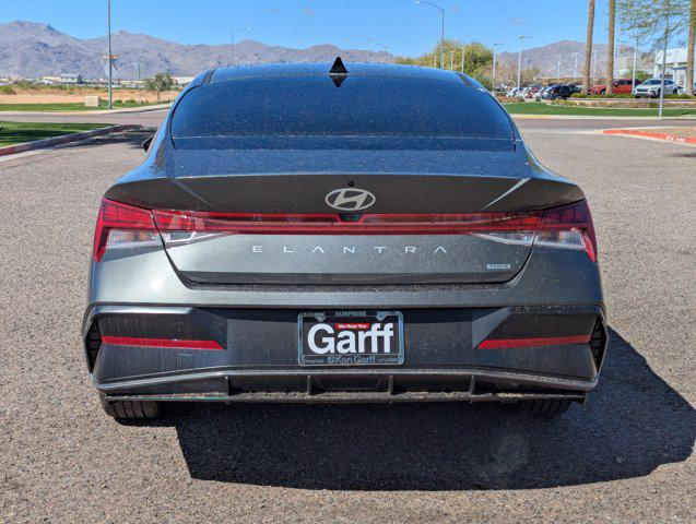2025 Hyundai Elantra Hybrid Limited photo 5