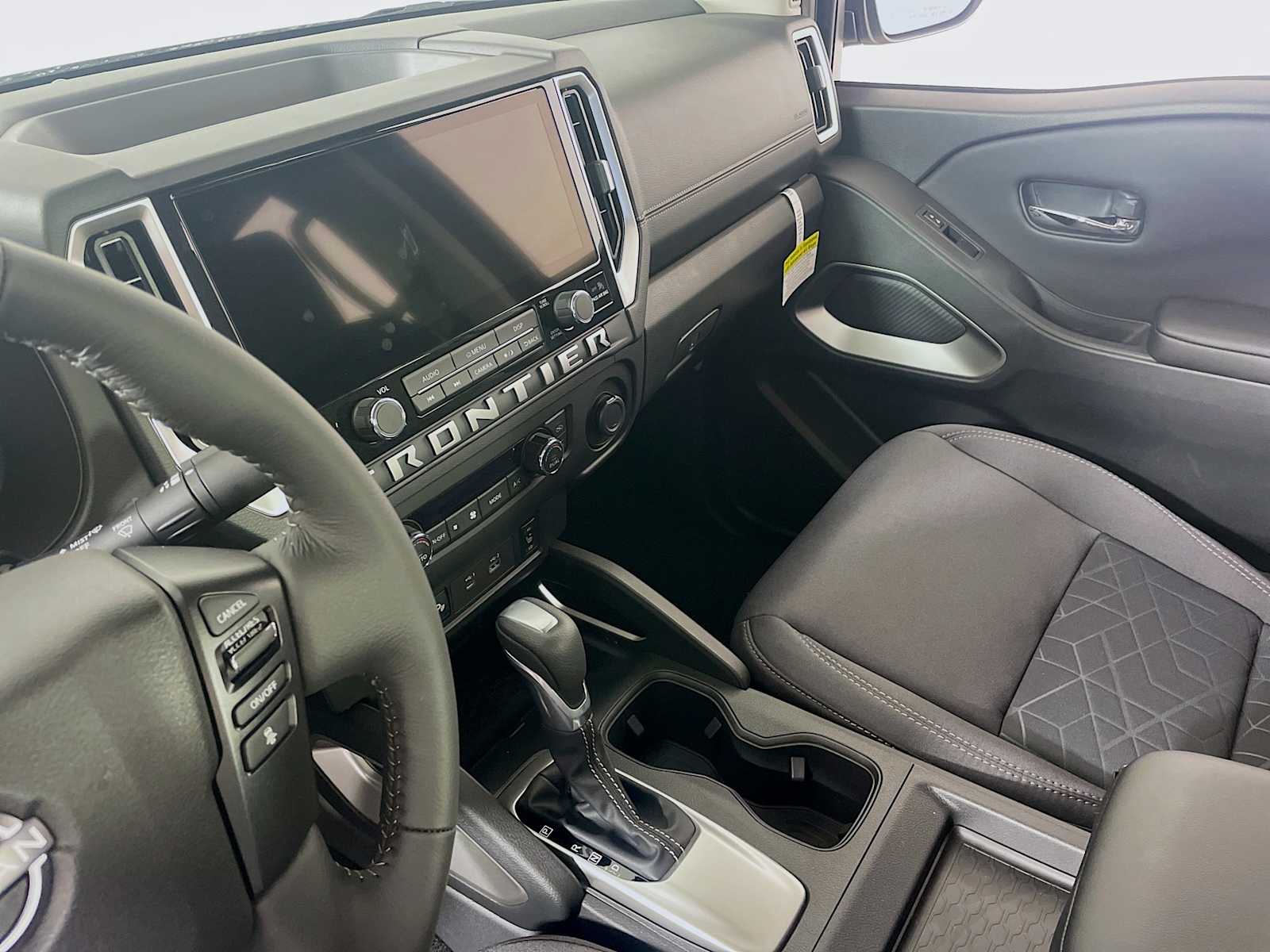 2025 Nissan Frontier SV photo 18