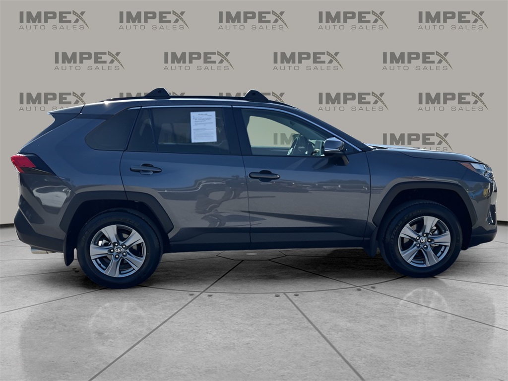 2025 Toyota RAV4 XLE photo 6