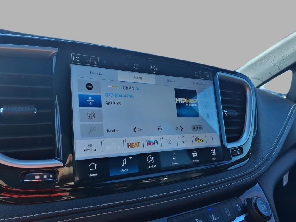 2025 Chrysler Pacifica photo 5