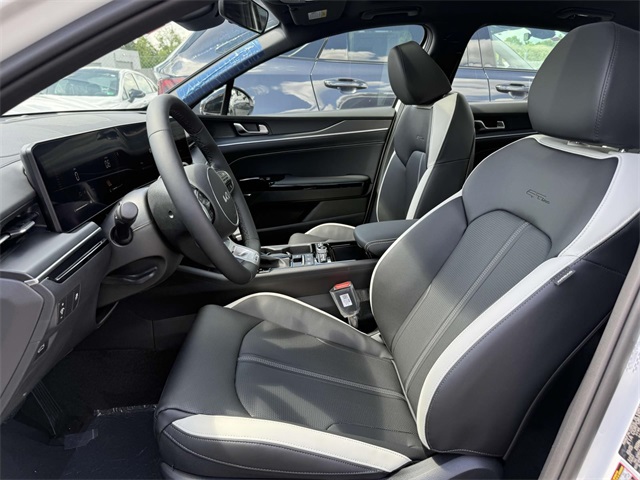 2025 Kia K5 GT-Line photo 10