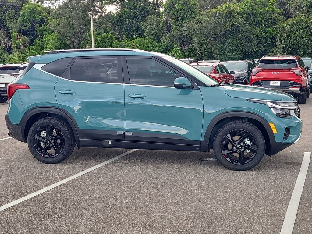 2026 Kia Seltos EX photo 3
