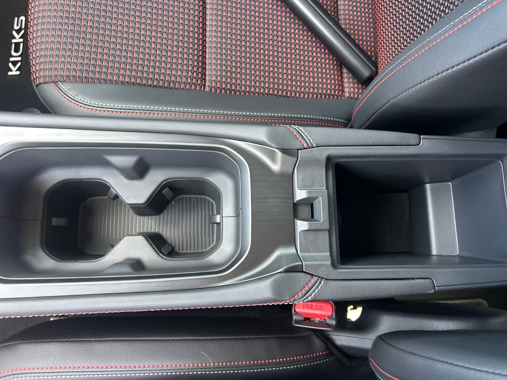 2026 Nissan Kicks SR photo 30