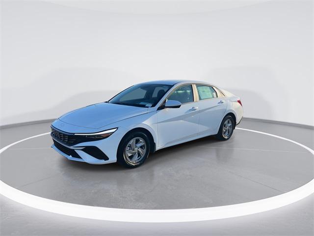2026 Hyundai Elantra SE photo 3