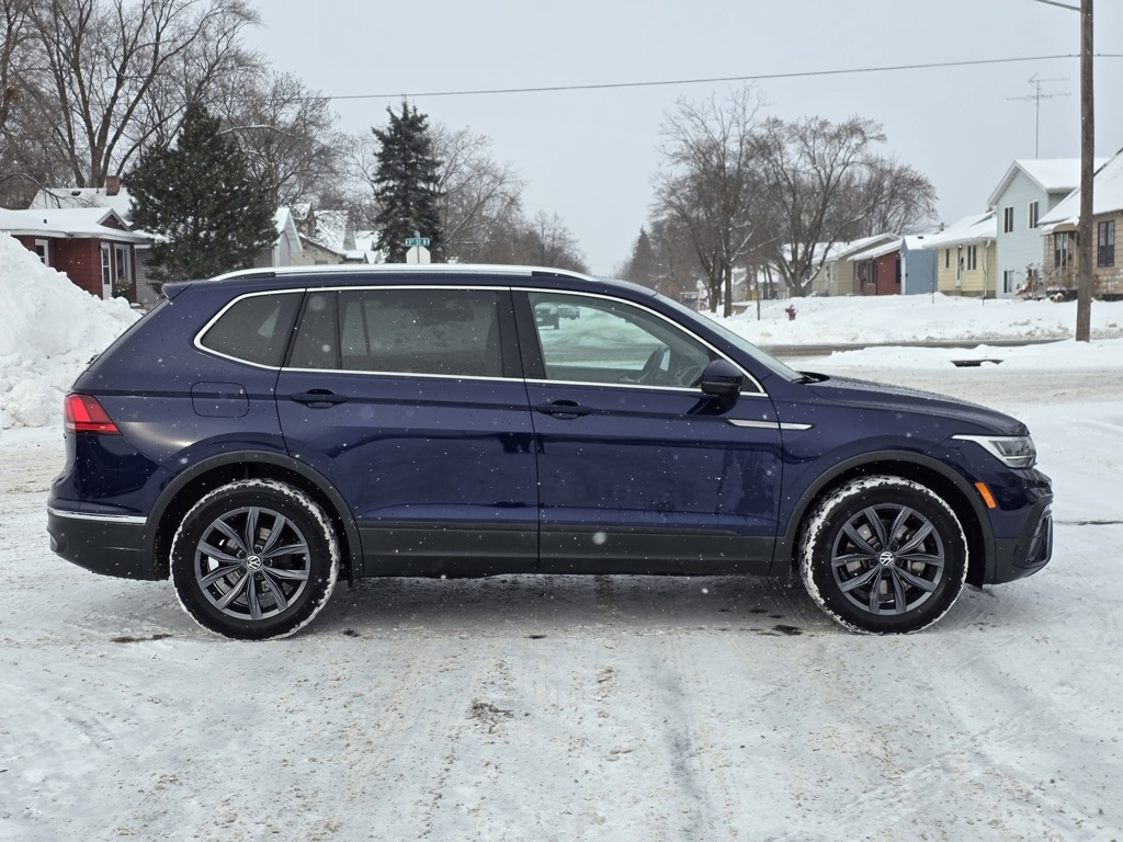 2022 Volkswagen Tiguan SE's photo
