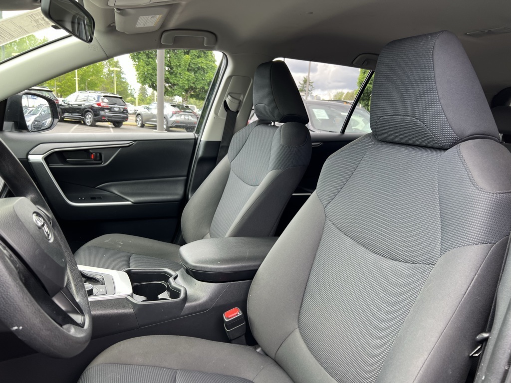 2020 Toyota RAV4 Hybrid LE photo 11