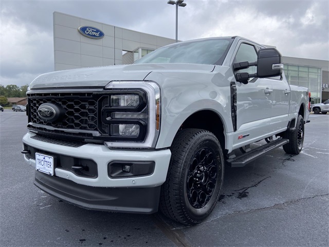 2026 Ford F-350 Super Duty Lariat's photo