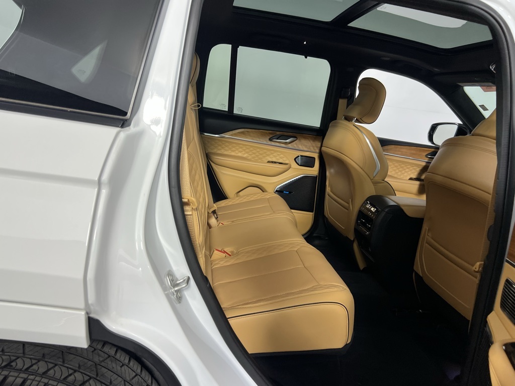 2024 Jeep Grand Cherokee Summit photo 19