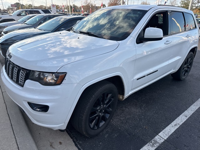 2017 Jeep Grand Cherokee Altitude's photo