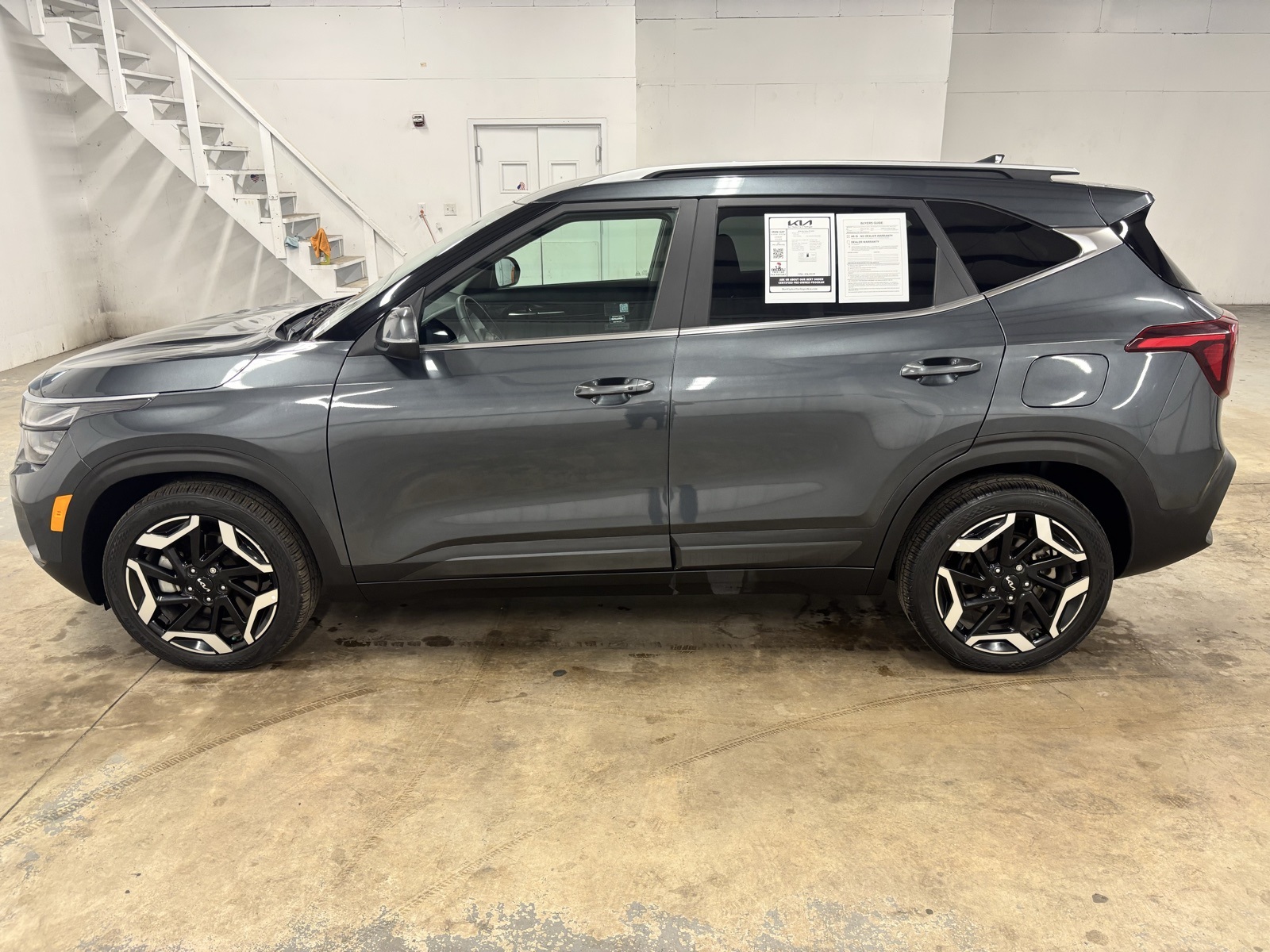 2024 Kia Seltos SX photo 2