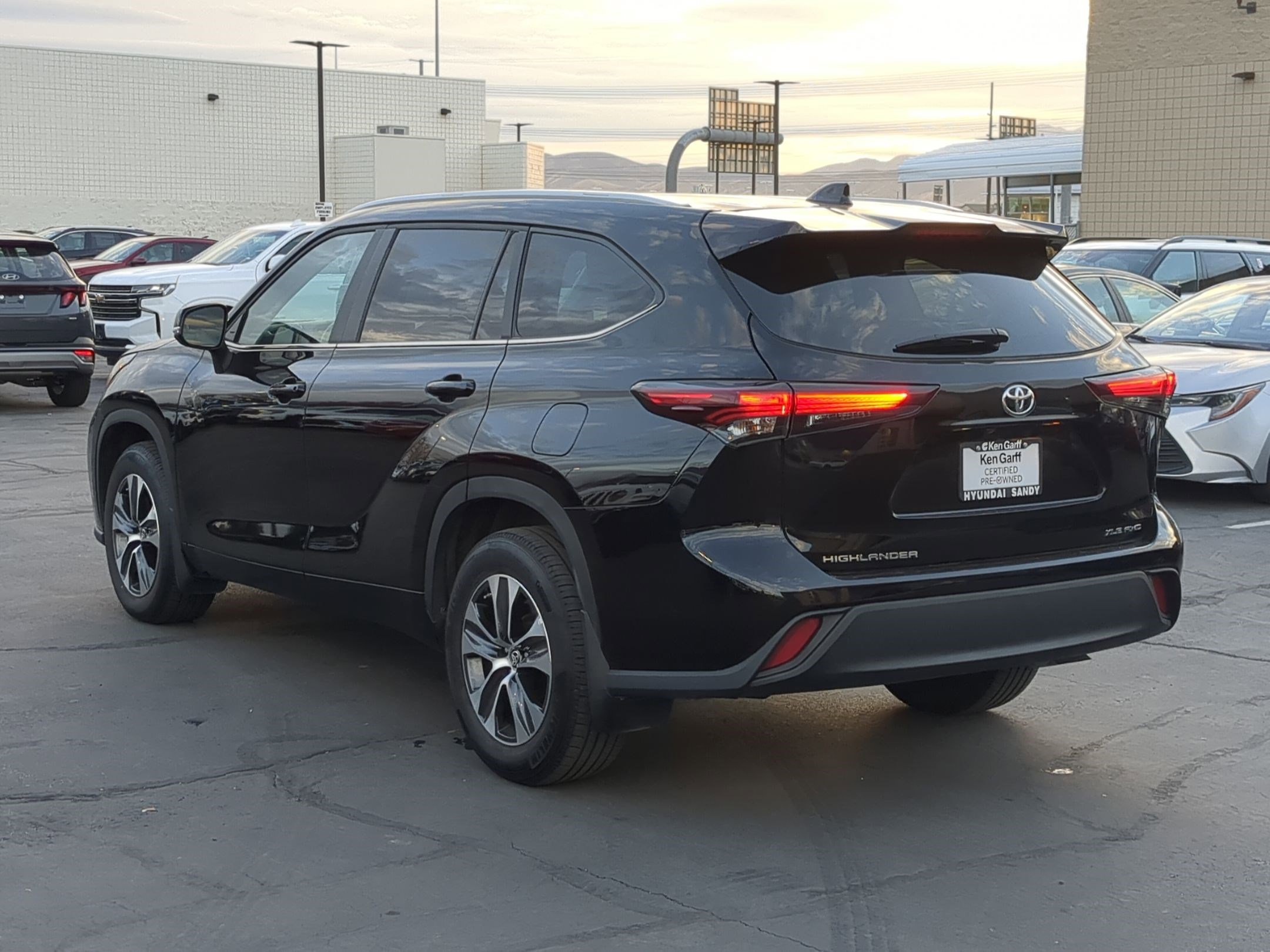 2024 Toyota Highlander XLE photo 4