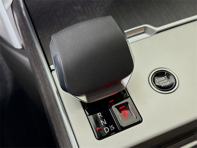 2025 Land Rover Range Rover SE photo 17