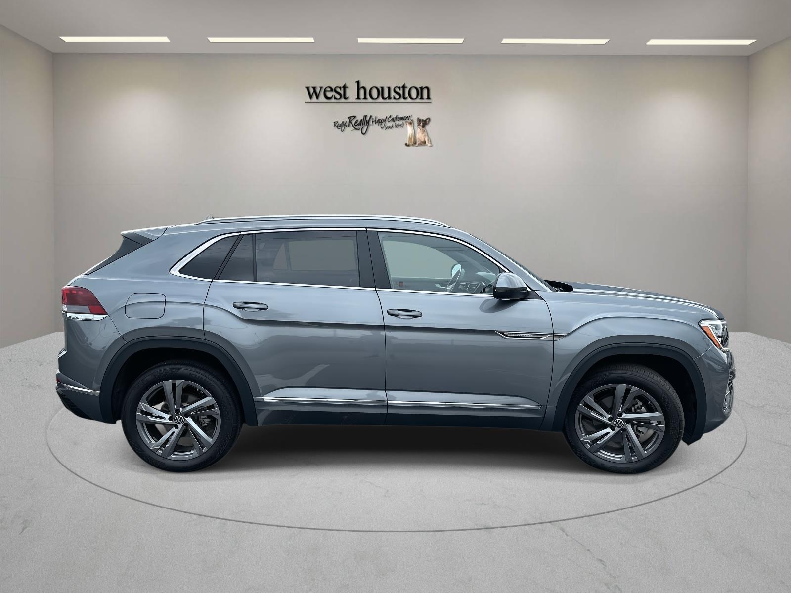 2024 Volkswagen Atlas Cross Sport SEL R-Line photo 3