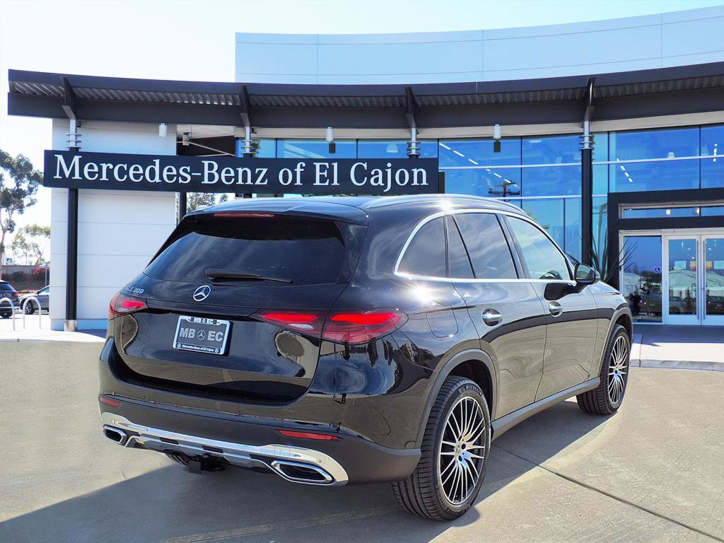 2026 Mercedes Benz GLC 300 photo 3