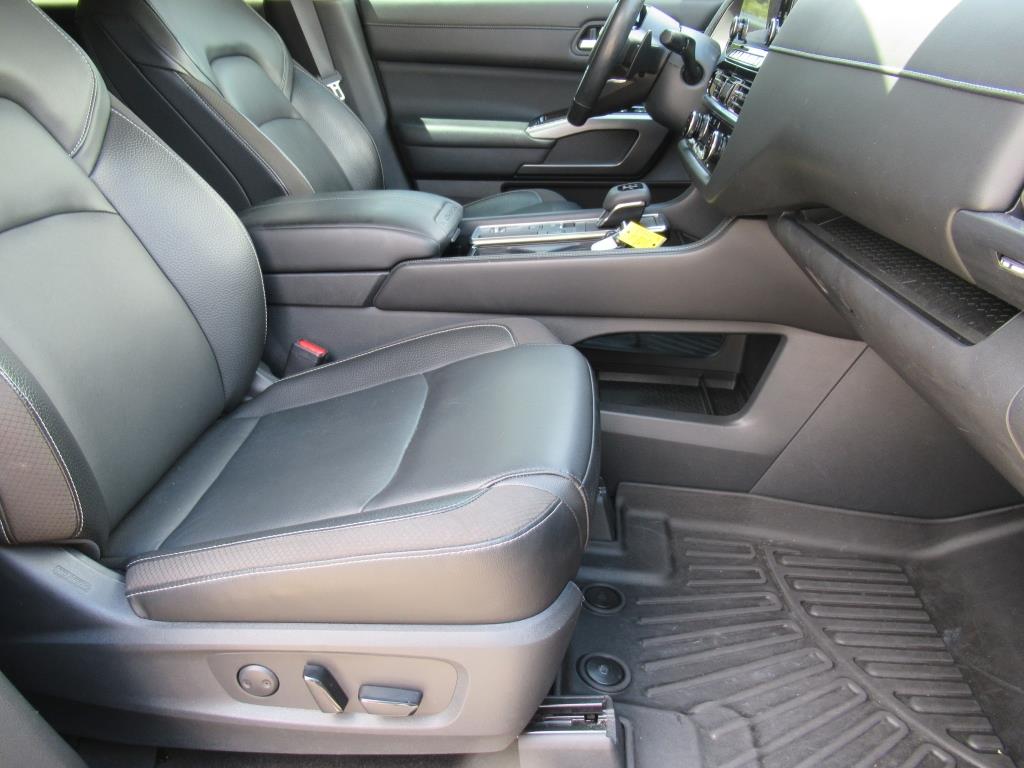 2023 Nissan Pathfinder SL photo 9