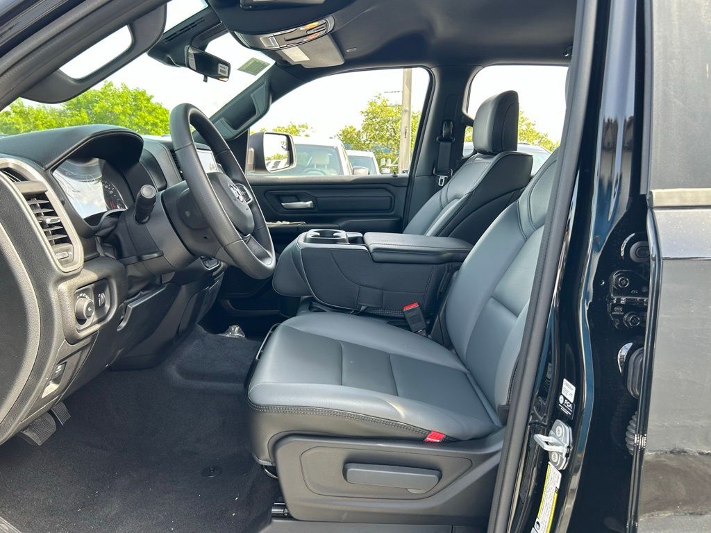 2025 Ram 1500 Tradesman photo 9