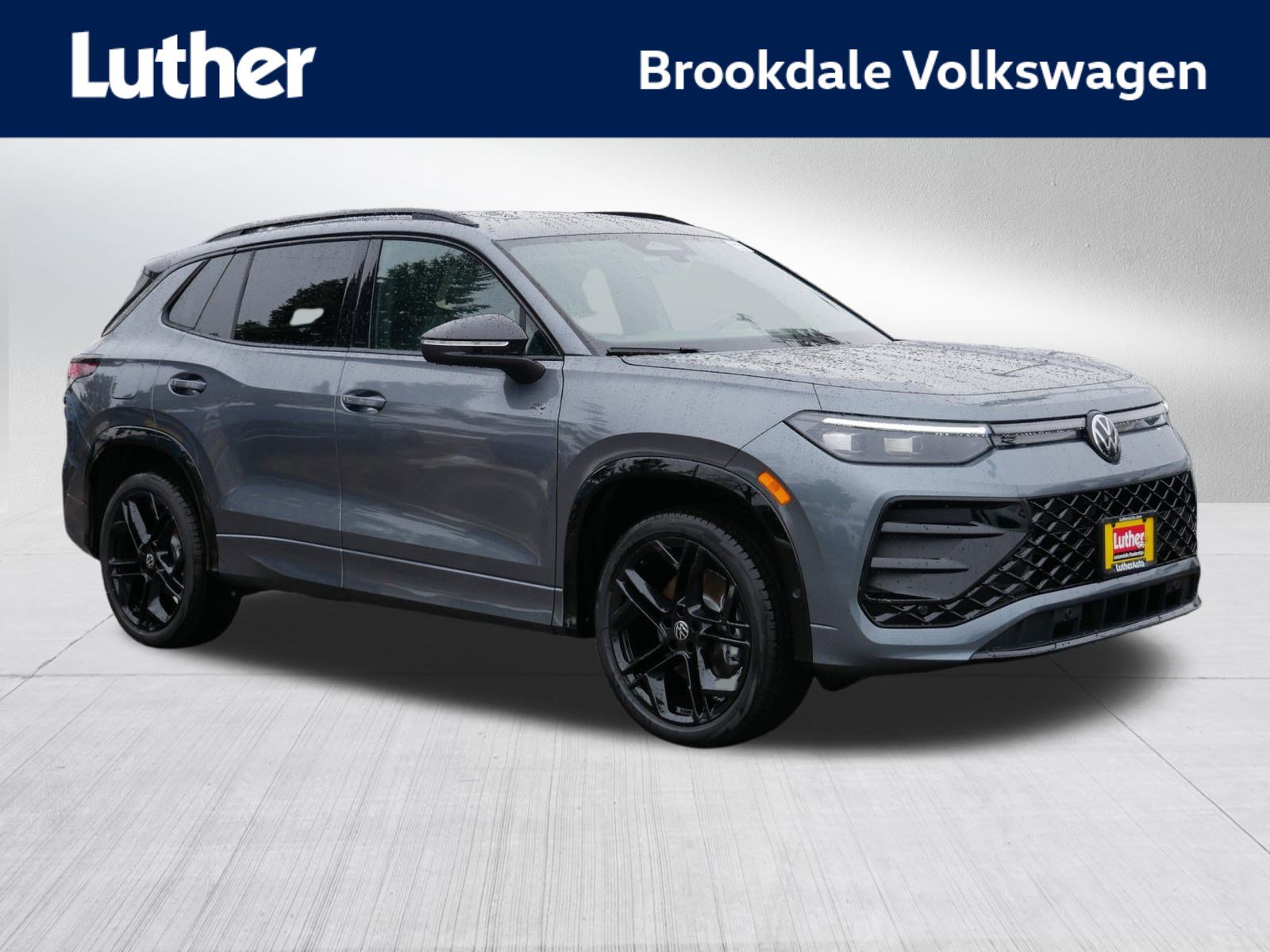 2026 Volkswagen Tiguan SE R-LINE BLACK's photo