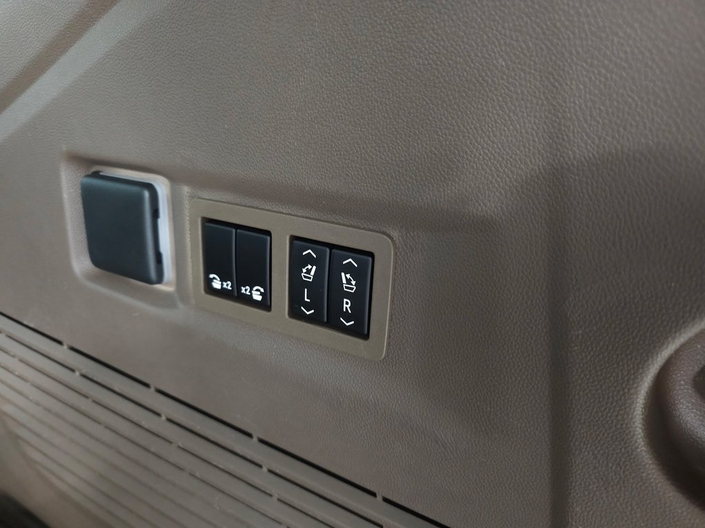 2023 GMC YUKON - Image 44