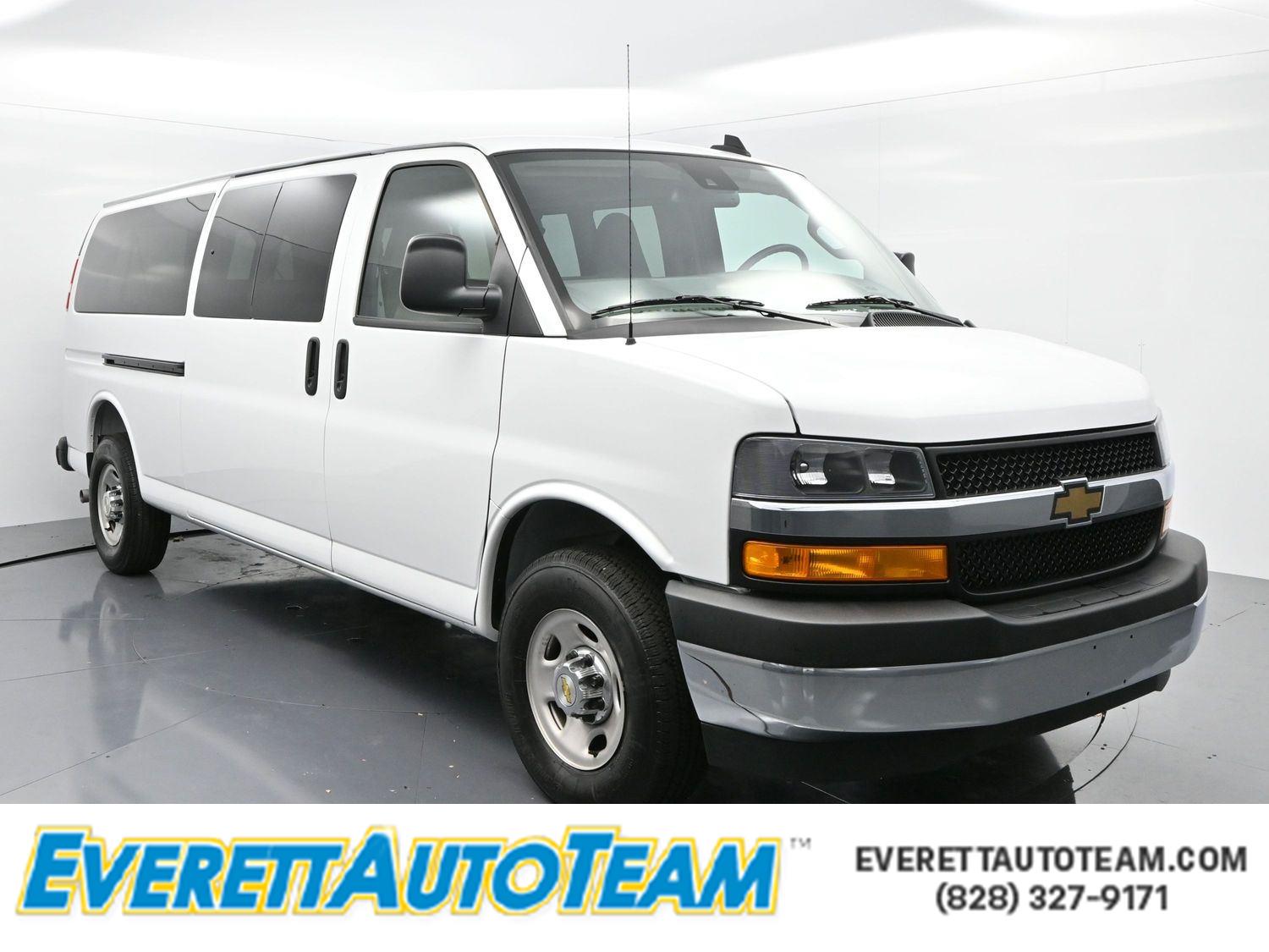 2025 Chevrolet Express Passenger LT's photo