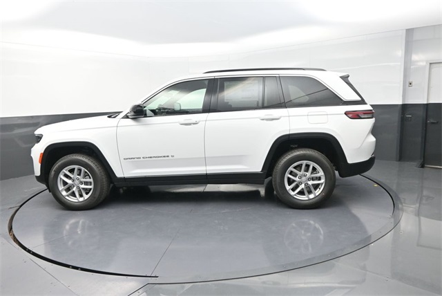 2025 Jeep Grand Cherokee Laredo X photo 3