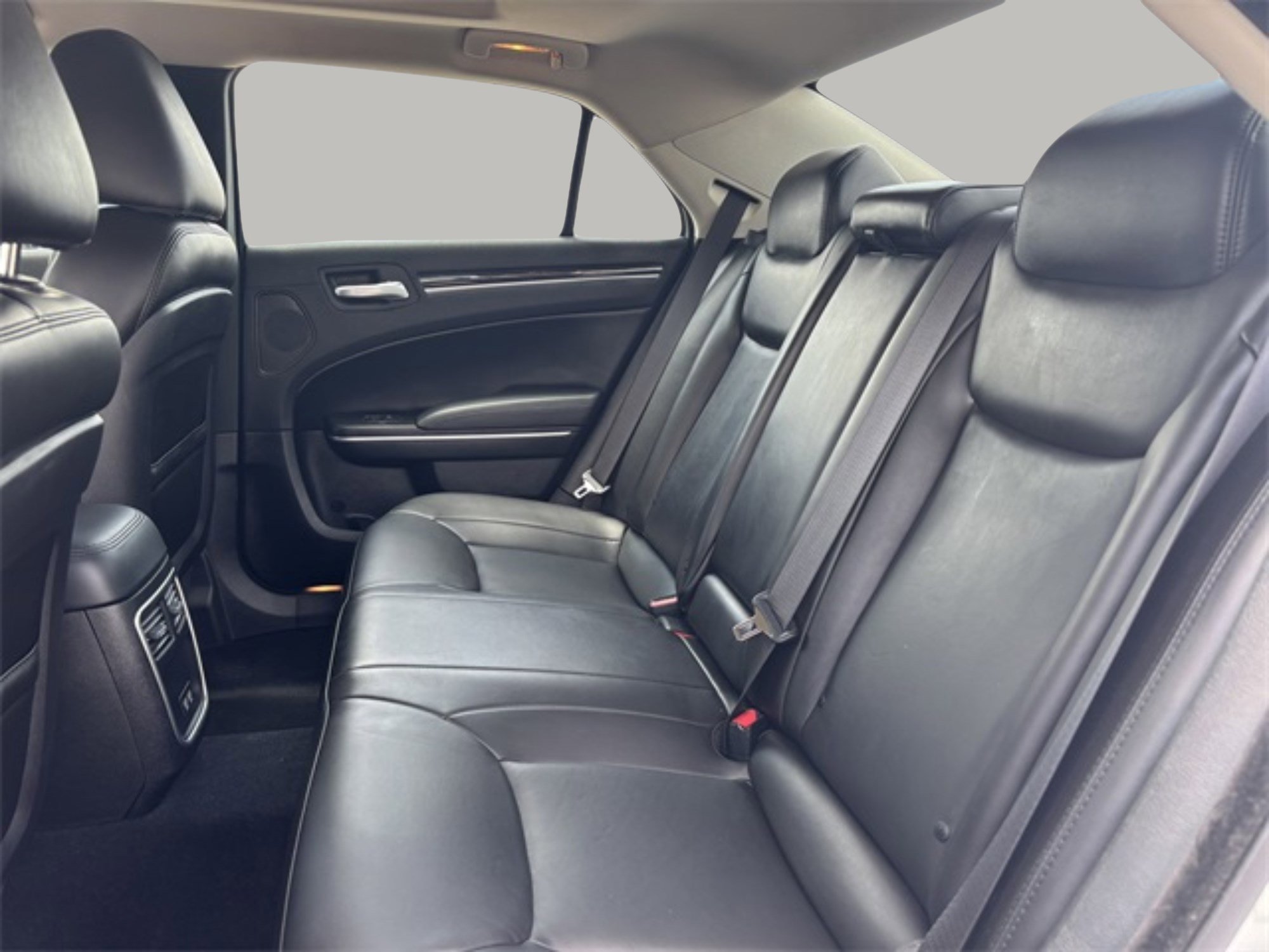 2023 Chrysler 300 Touring L photo 26
