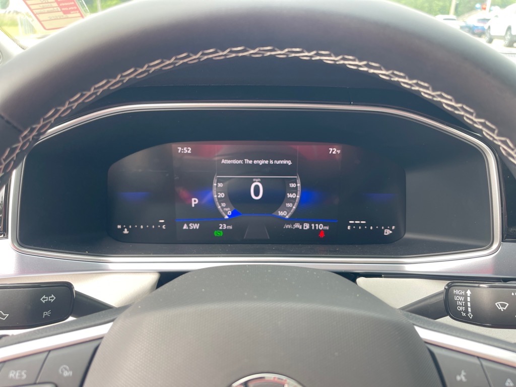 2025 Volkswagen Taos SE photo 4