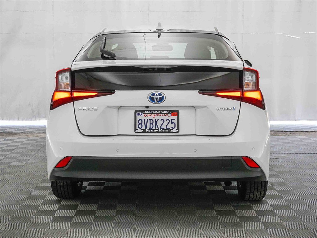 2021 Toyota Prius L photo 3