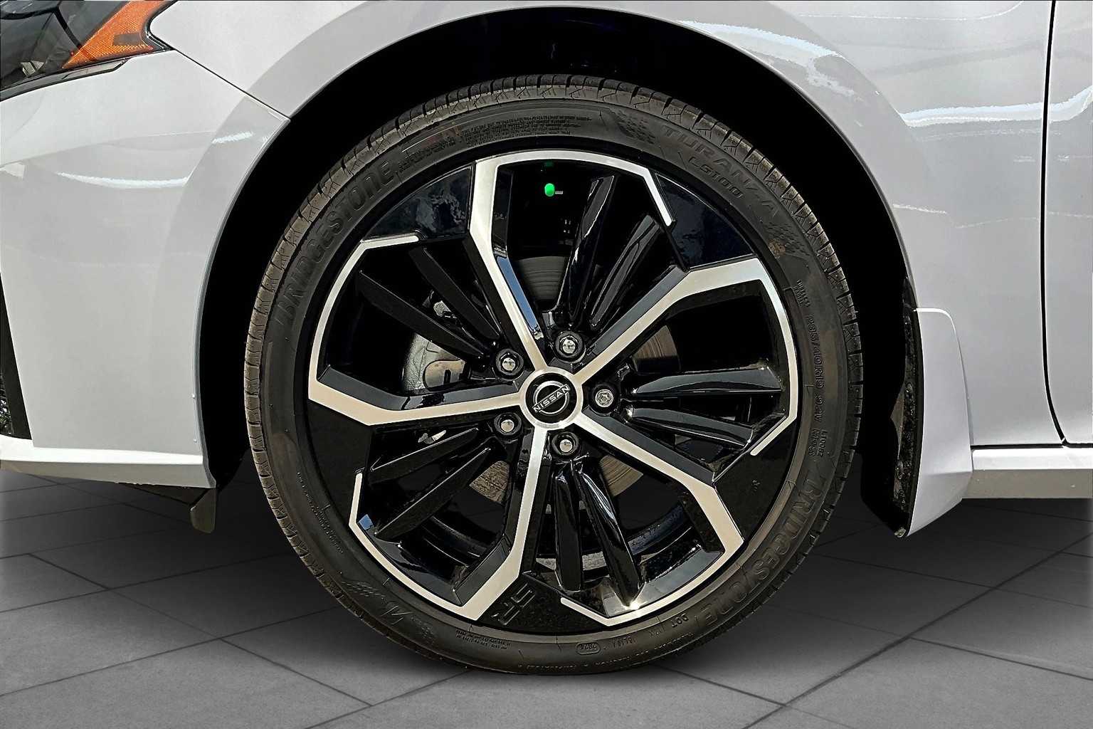 2025 Nissan Altima 2.5 SR photo 8