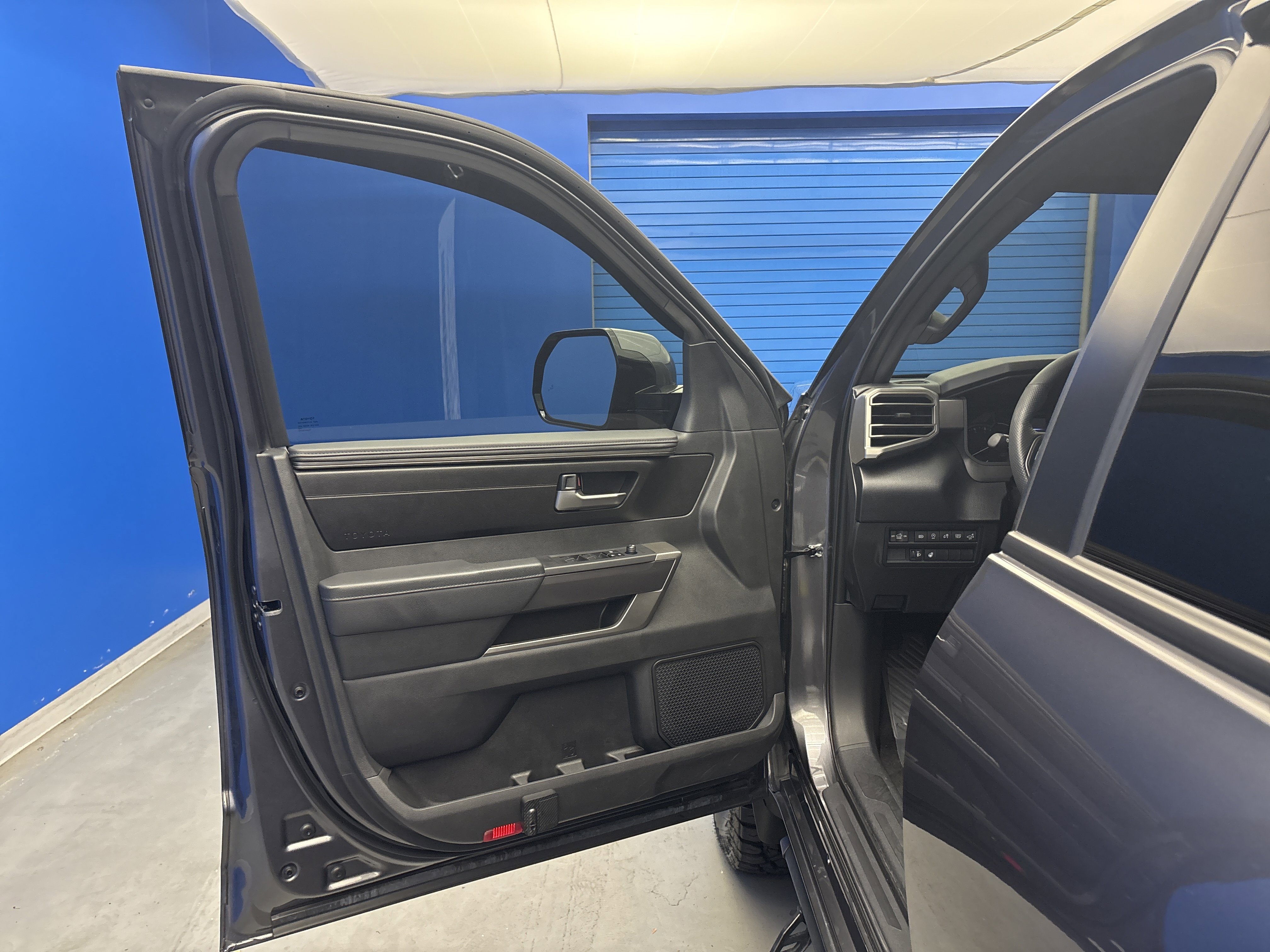 2025 Toyota Tundra SR5 CrewMax photo 4