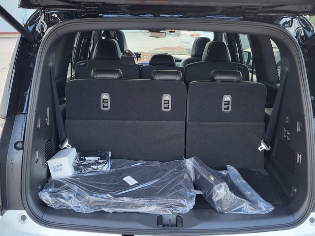 2025 Nissan Armada photo 2
