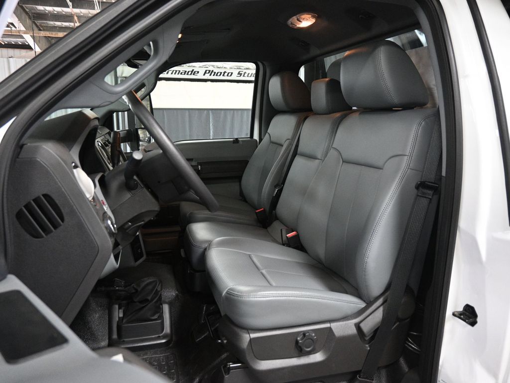 2025 Ford F-650 Base photo 8