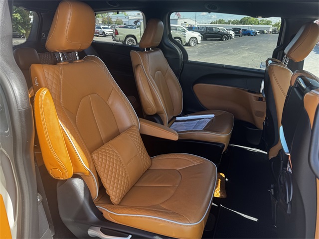 2021 Chrysler Pacifica Hybrid Pinnacle photo 16