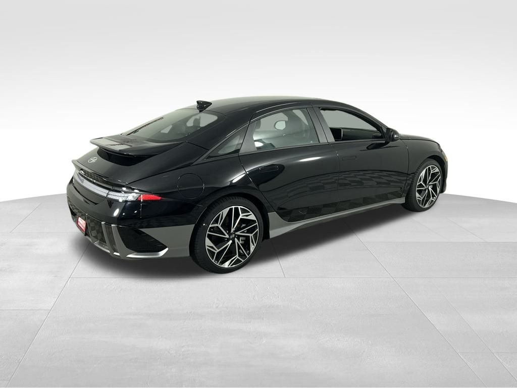 2024 Hyundai Ioniq 6 SEL photo 3