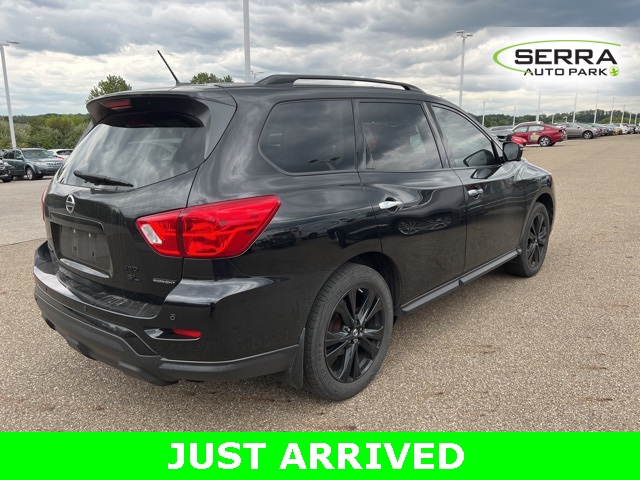 2018 Nissan Pathfinder SL photo 3