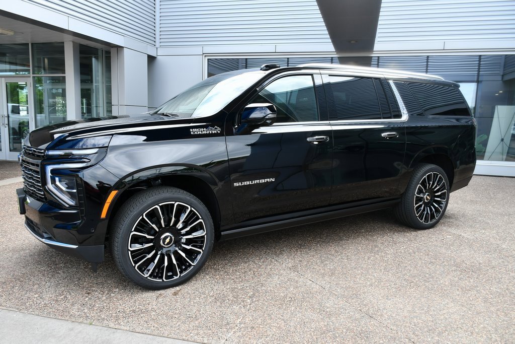 2025 Chevrolet Suburban High Country photo 2