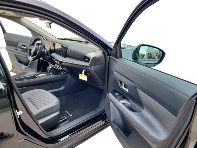 2025 Nissan Kicks SV photo 19